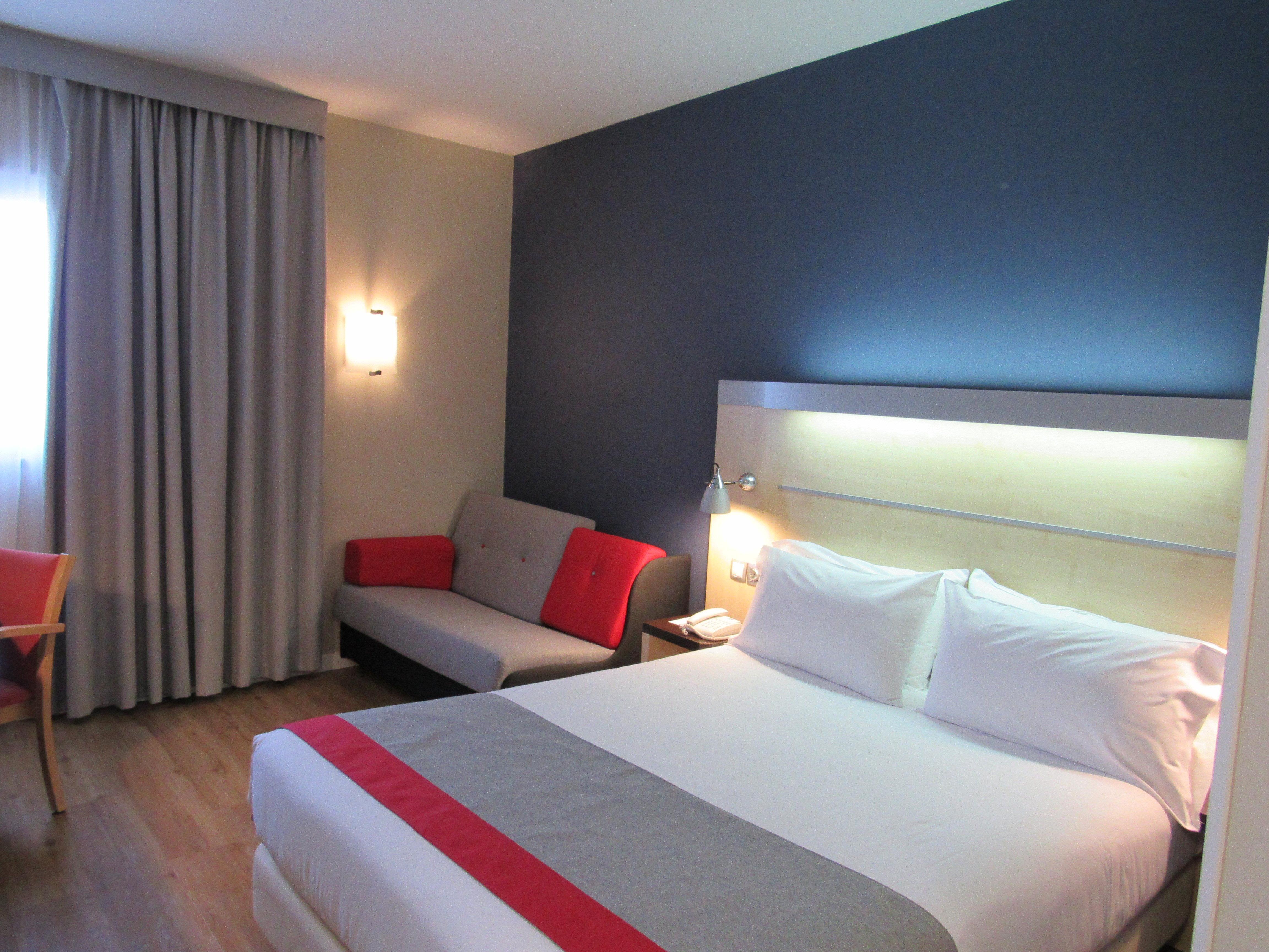Holiday Inn Express Alcobendas By Ihg Екстериор снимка