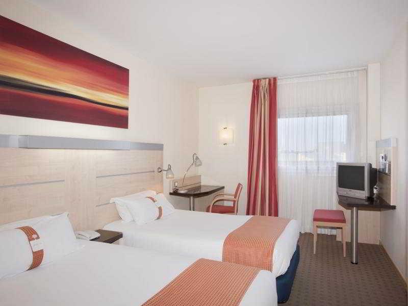 Holiday Inn Express Alcobendas By Ihg Екстериор снимка