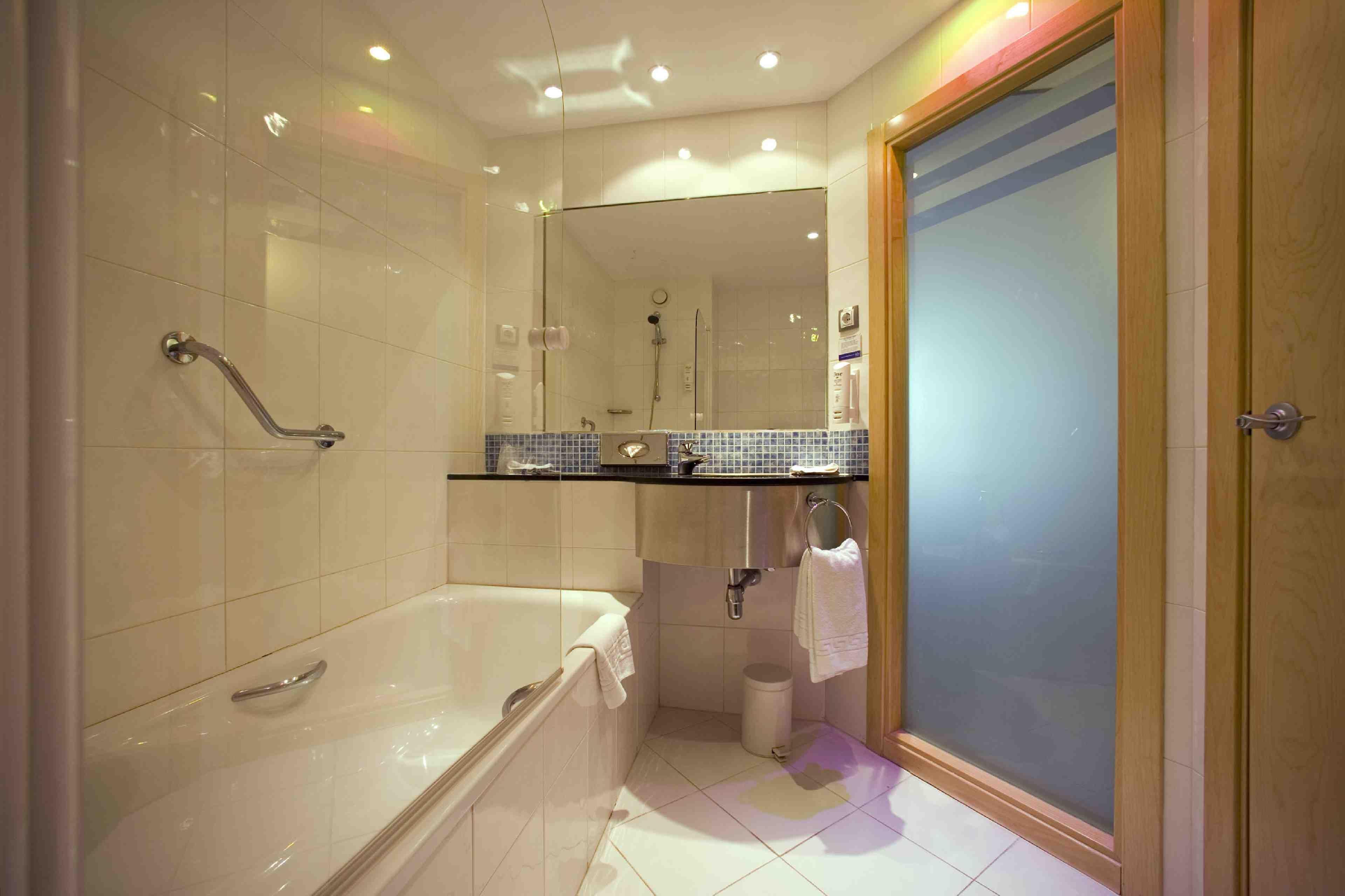 Holiday Inn Express Alcobendas By Ihg Екстериор снимка