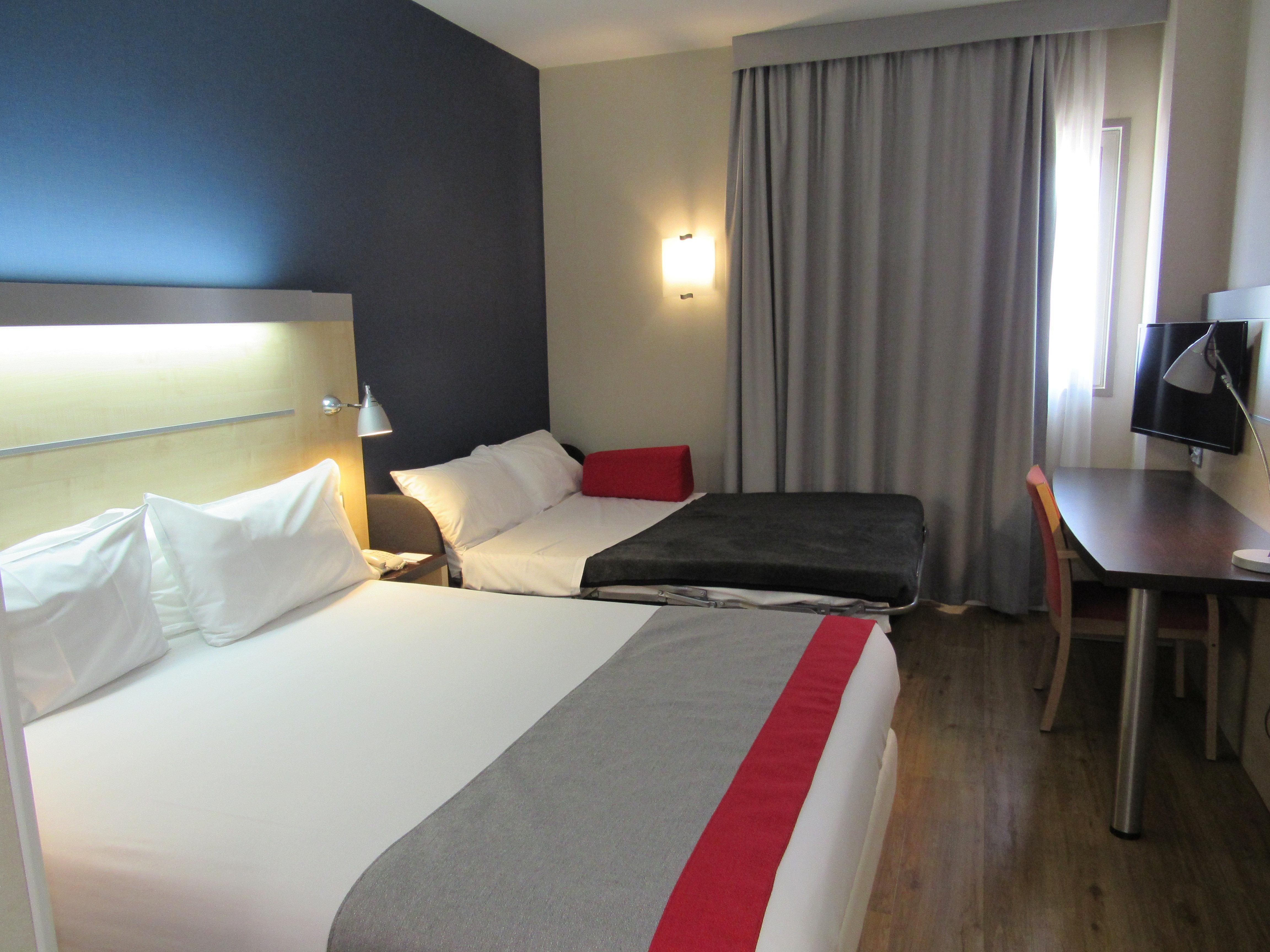 Holiday Inn Express Alcobendas By Ihg Екстериор снимка