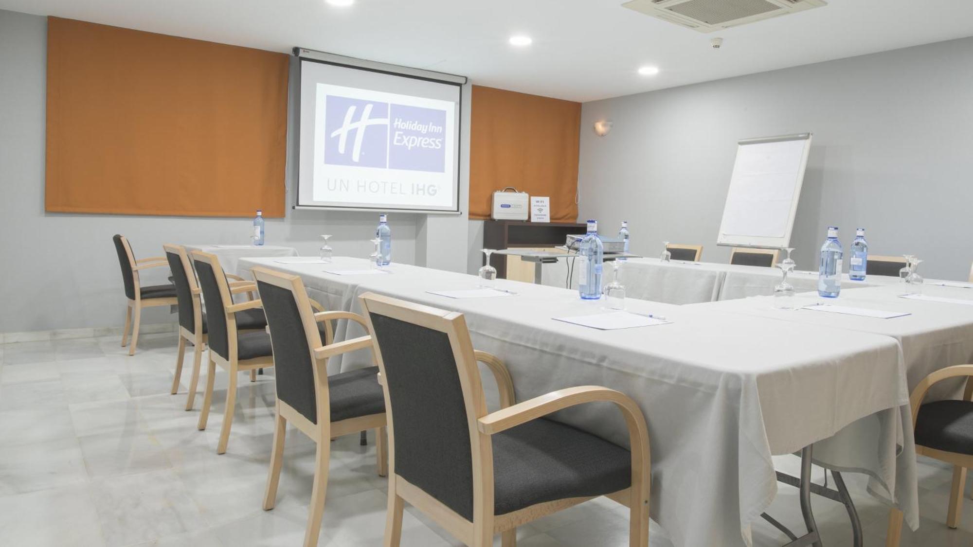 Holiday Inn Express Alcobendas By Ihg Екстериор снимка
