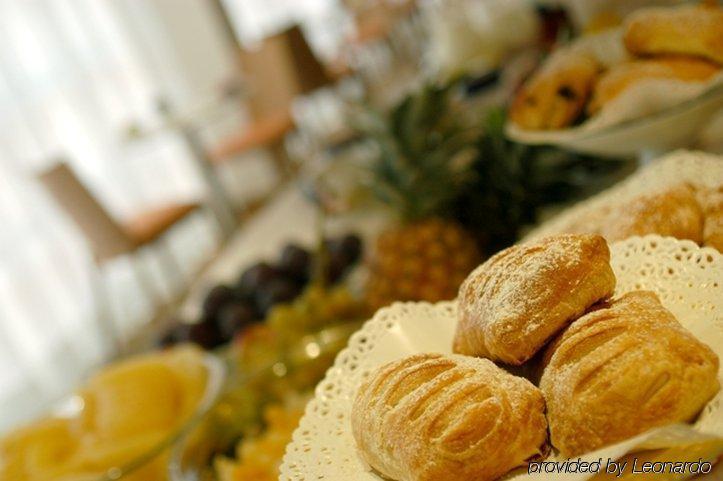 Holiday Inn Express Alcobendas By Ihg Ресторант снимка