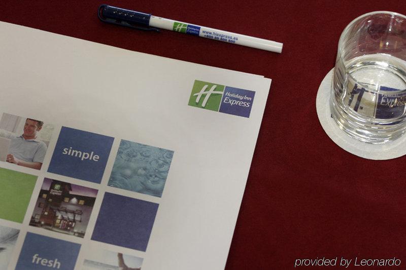 Holiday Inn Express Alcobendas By Ihg Екстериор снимка