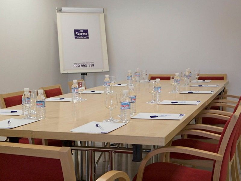 Holiday Inn Express Alcobendas By Ihg Екстериор снимка