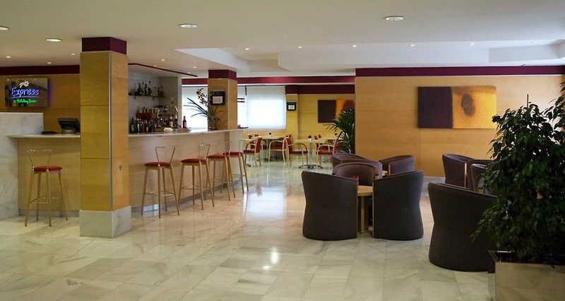 Holiday Inn Express Alcobendas By Ihg Екстериор снимка