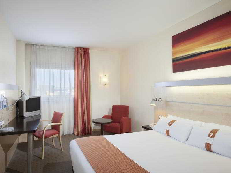Holiday Inn Express Alcobendas By Ihg Екстериор снимка