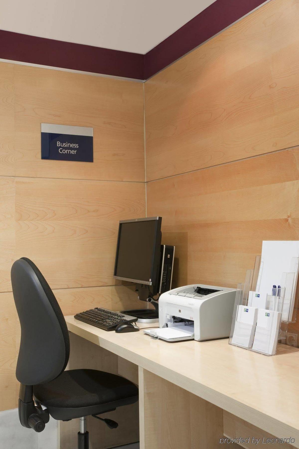 Holiday Inn Express Alcobendas By Ihg Екстериор снимка