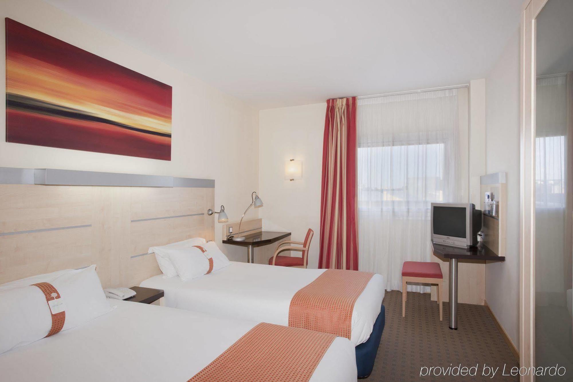 Holiday Inn Express Alcobendas By Ihg Екстериор снимка
