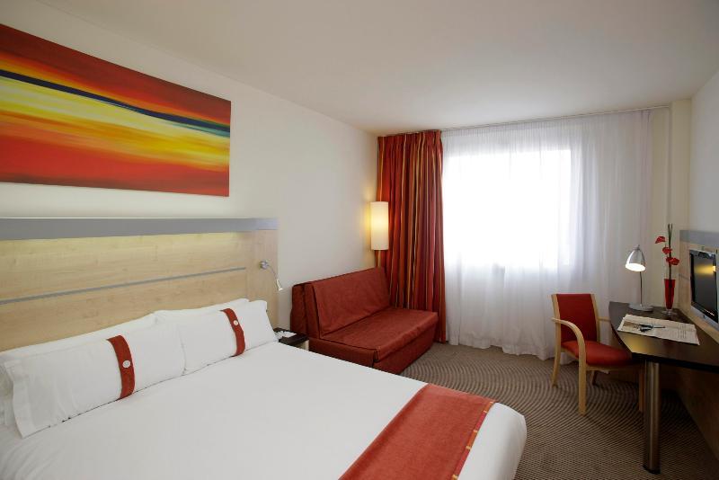 Holiday Inn Express Alcobendas By Ihg Екстериор снимка
